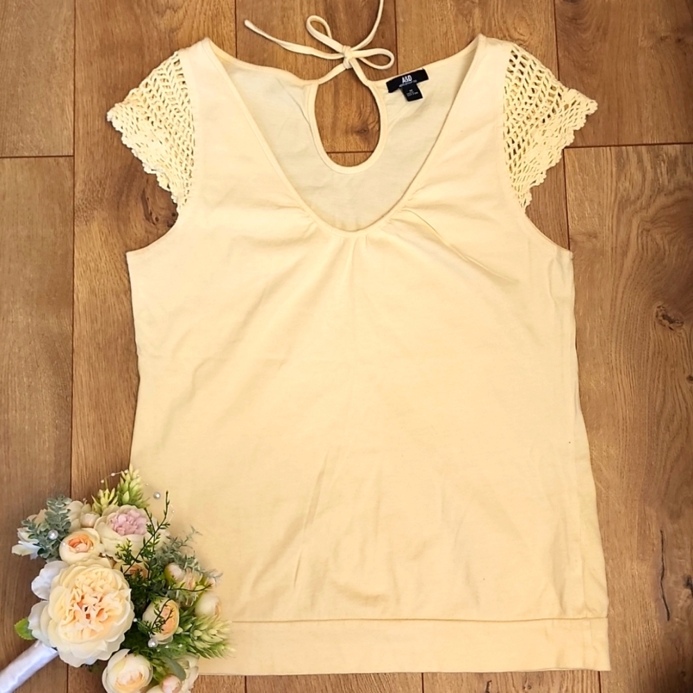A&D Cotton Light Yellow Short Sleeves Top (S) with Knitted Sleeves Details